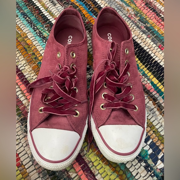 Converse Low Tops - Suede Like Maroon - Picture 1 of 4